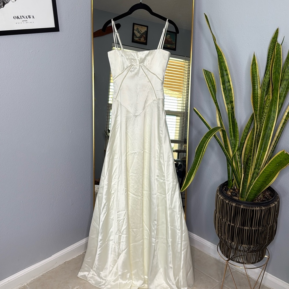House of CB 'Anabella' Ivory Satin Lace Up Maxi Dress NWOT - Picture 5 of 8